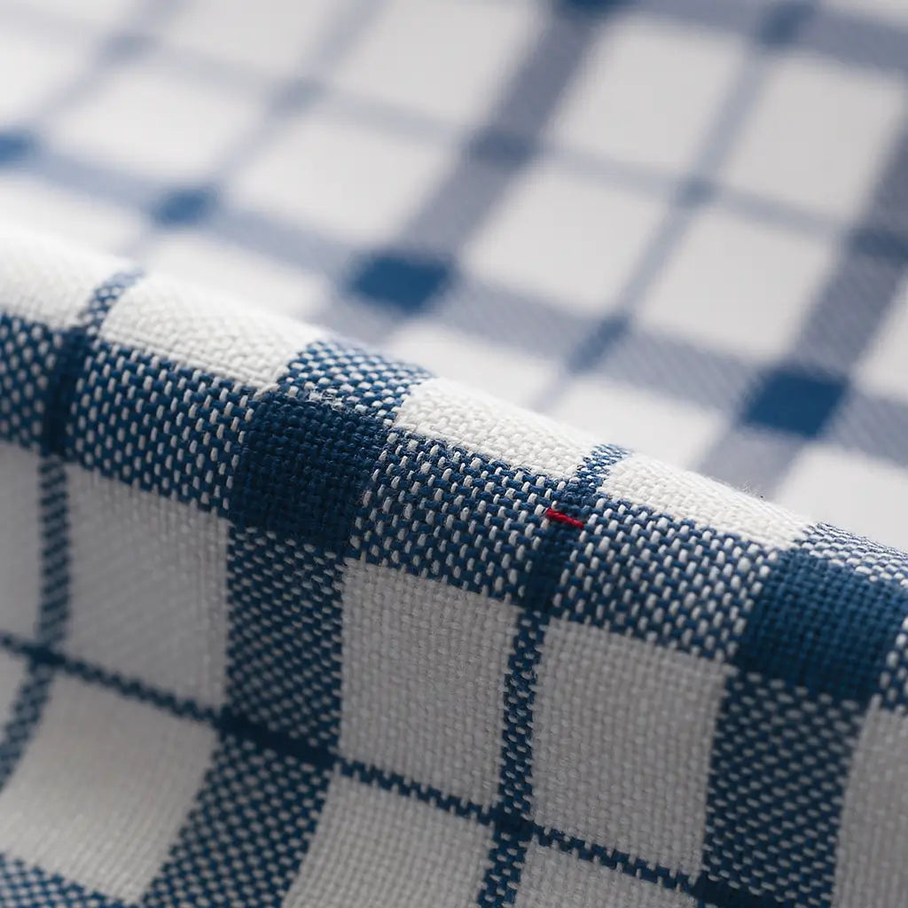 Camisa masculina Oxford xadrez azul e branco em algodão, manga longa, com gola clássica e acabamento sofisticado