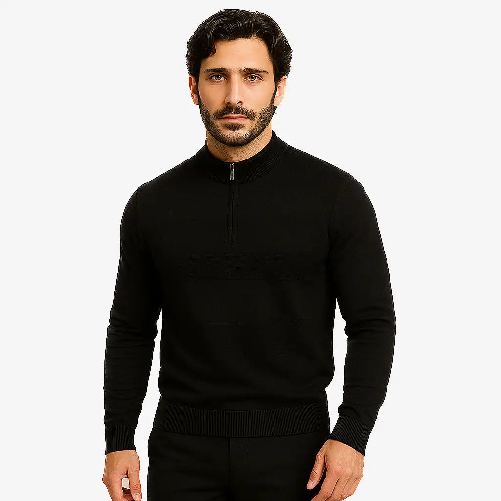 Homem vestindo blusa de frio masculina preto com meio zíper, tecido canelado e caimento ajustado, ideal para dias frios.