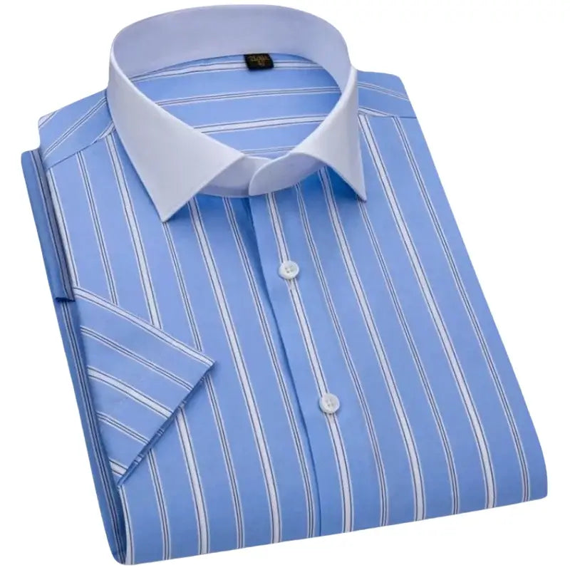 Camisa masculina com fechamento em botões e manga curta, modelagem que se adapta em qualquer corpo.