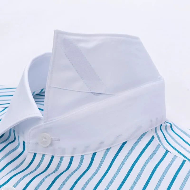 Camisa masculina com fechamento em botões e manga curta, modelagem que se adapta em qualquer corpo.