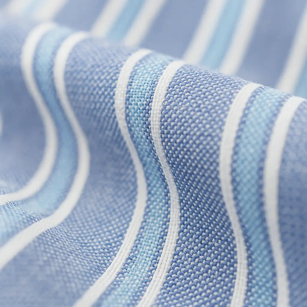 Camisa masculina Oxford listrada em algodão premium, manga longa e bolso discreto.