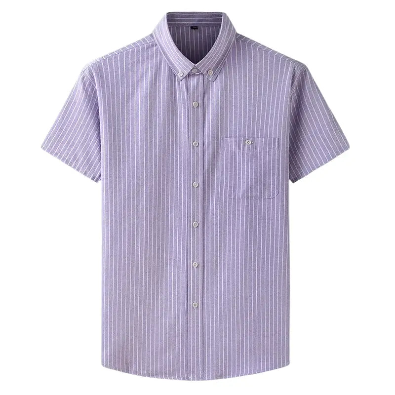 Camisa masculina com fechamento em botões e manga curta, modelagem que se adapta em qualquer corpo.