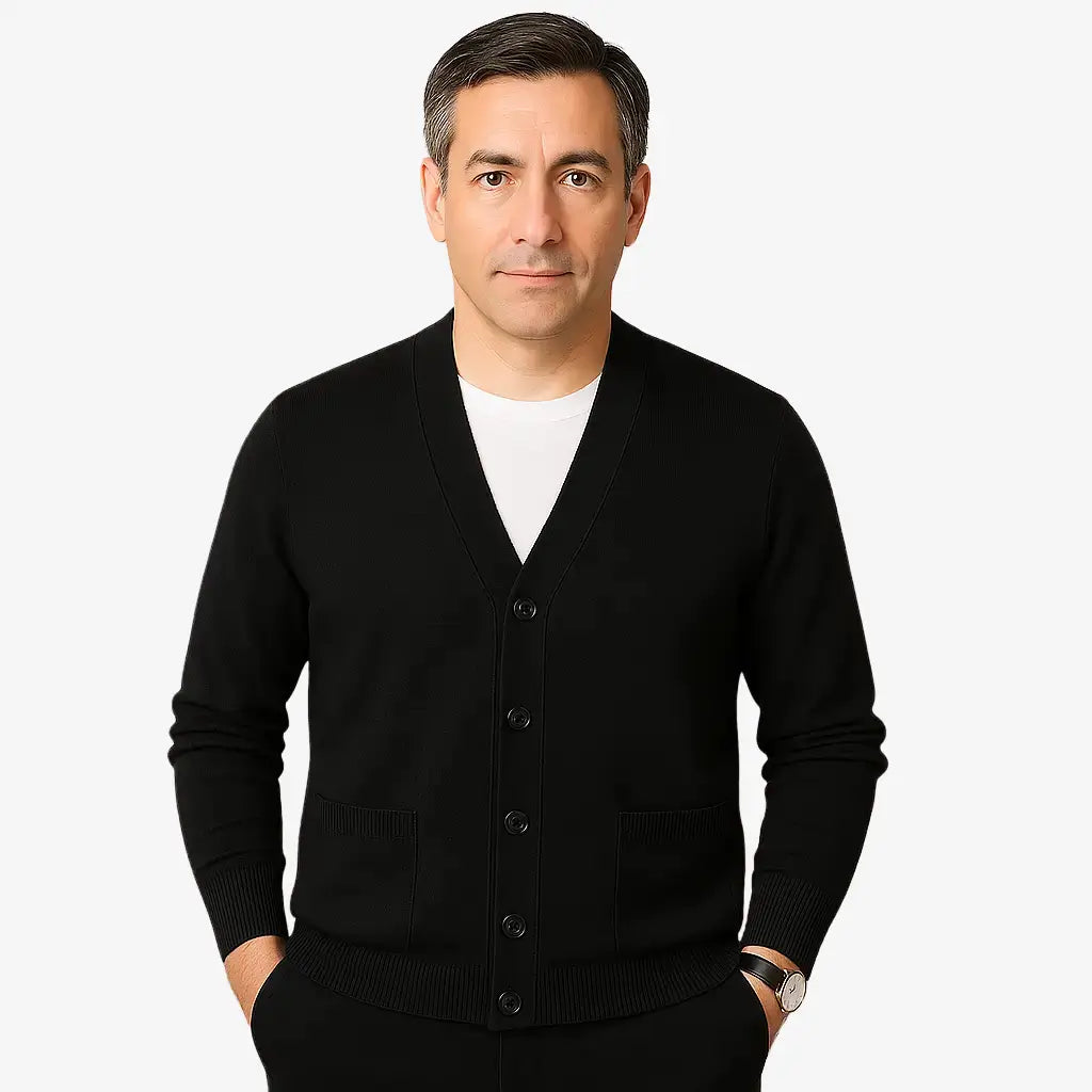 Cardigan masculino clássico vinho com gola V e botões. Ideal para looks elegantes e confortáveis no outono e inverno.