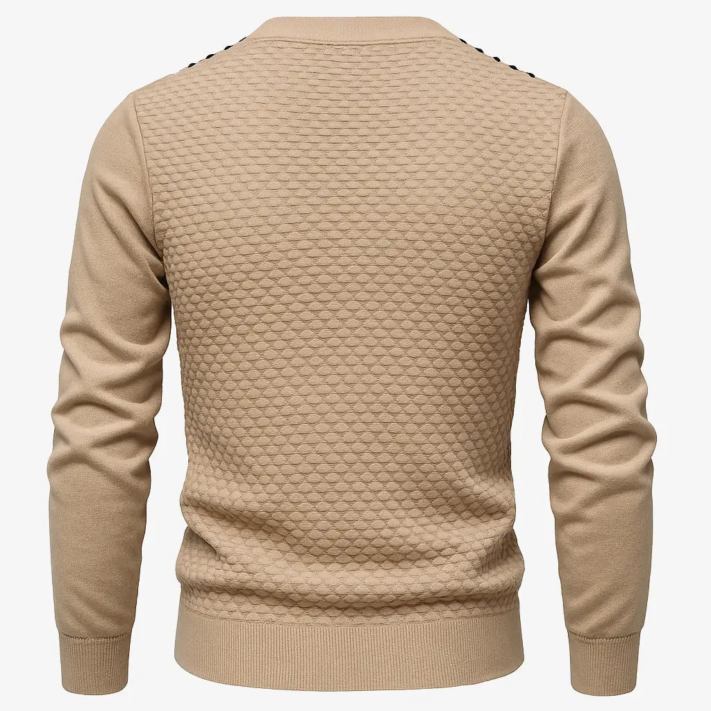 Cardigan masculino gola V com botões e textura elegante. Conforto e estilo clássico para dias amenos de outono e primavera.