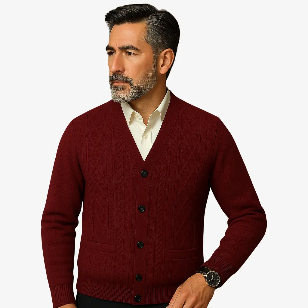Cardigan masculino azul com gola V e botões. Estilo clássico com textura elegante, ideal para dias frios com sofisticação.
