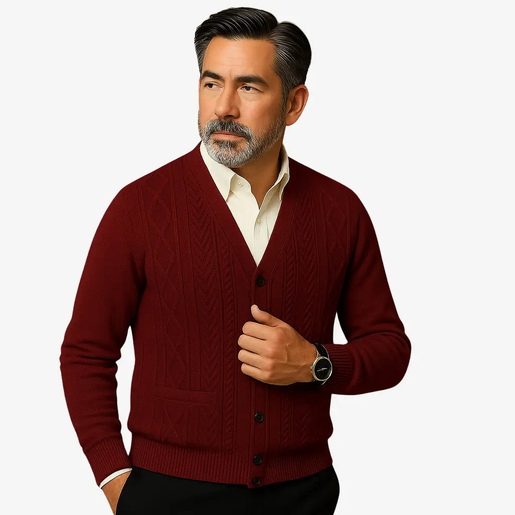 Cardigan masculino azul com gola V e botões. Estilo clássico com textura elegante, ideal para dias frios com sofisticação.