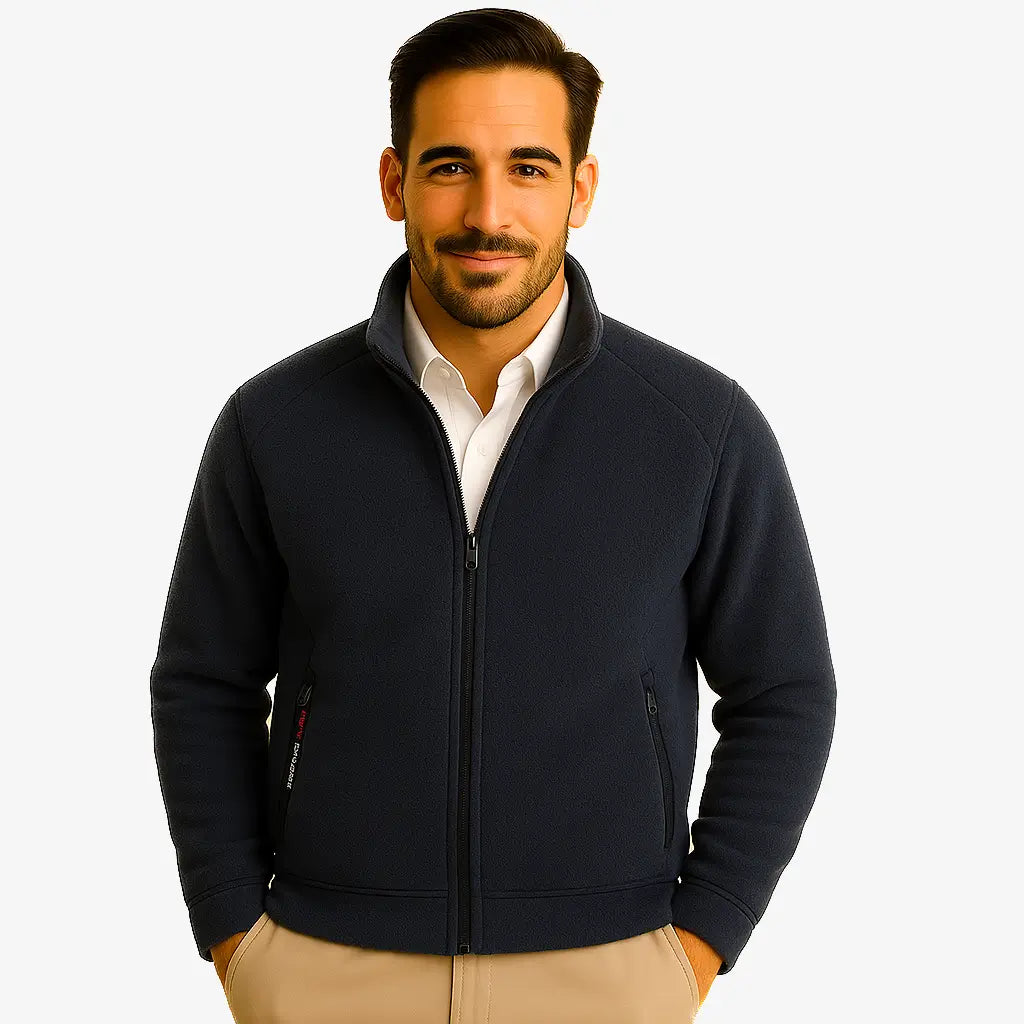 Jaqueta masculina em fleece com zíper frontal, ideal para dias frios. Confortável, leve e versátil para o outono e inverno.