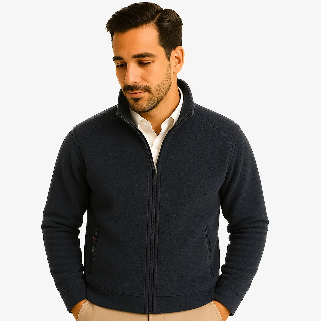 Jaqueta masculina em fleece com zíper frontal, ideal para dias frios. Confortável, leve e versátil para o outono e inverno.