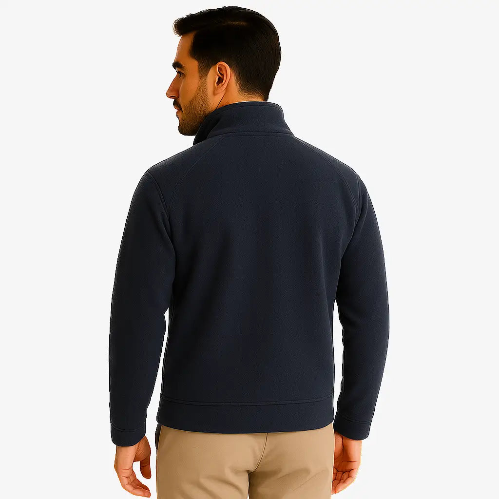 Jaqueta masculina em fleece com zíper frontal, ideal para dias frios. Confortável, leve e versátil para o outono e inverno.