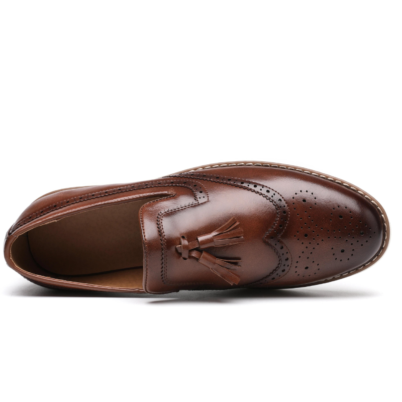 Loafer masculino em couro confortável, modelo social, ideal para uso diário.