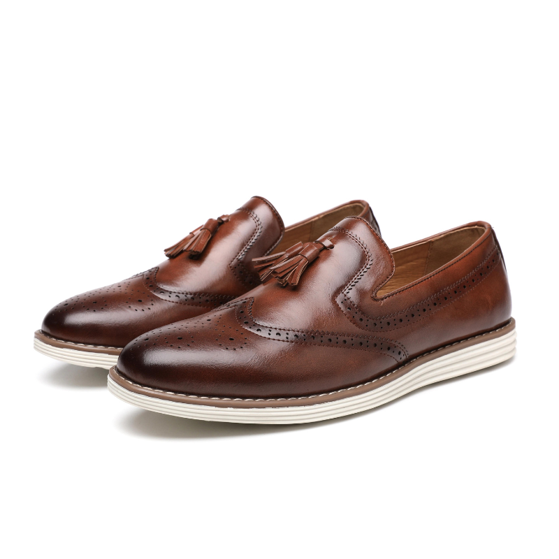 Loafer masculino em couro confortável, modelo social, ideal para uso diário.