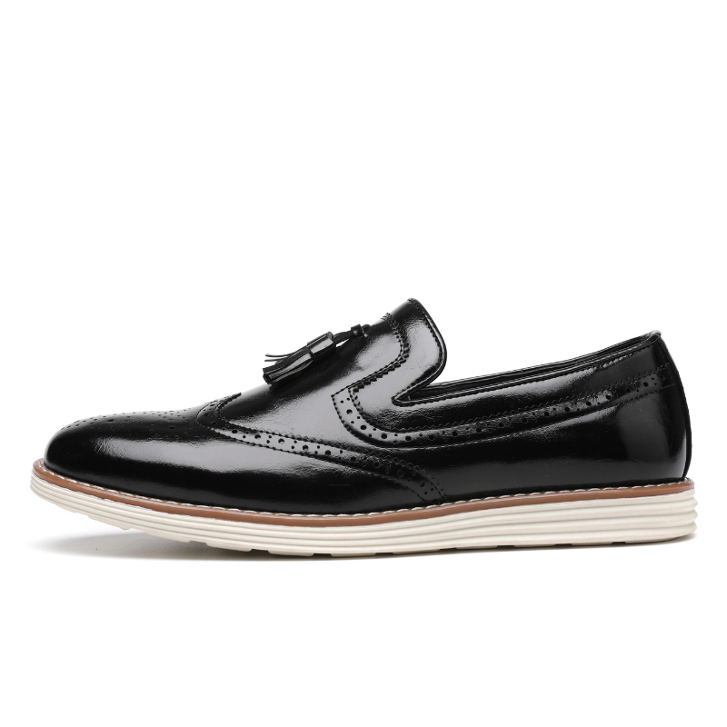 Loafer masculino em couro confortável, modelo social, ideal para uso diário.