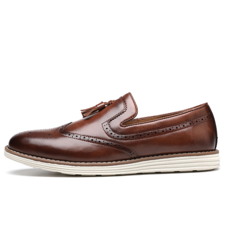 Loafer masculino em couro confortável, modelo social, ideal para uso diário.
