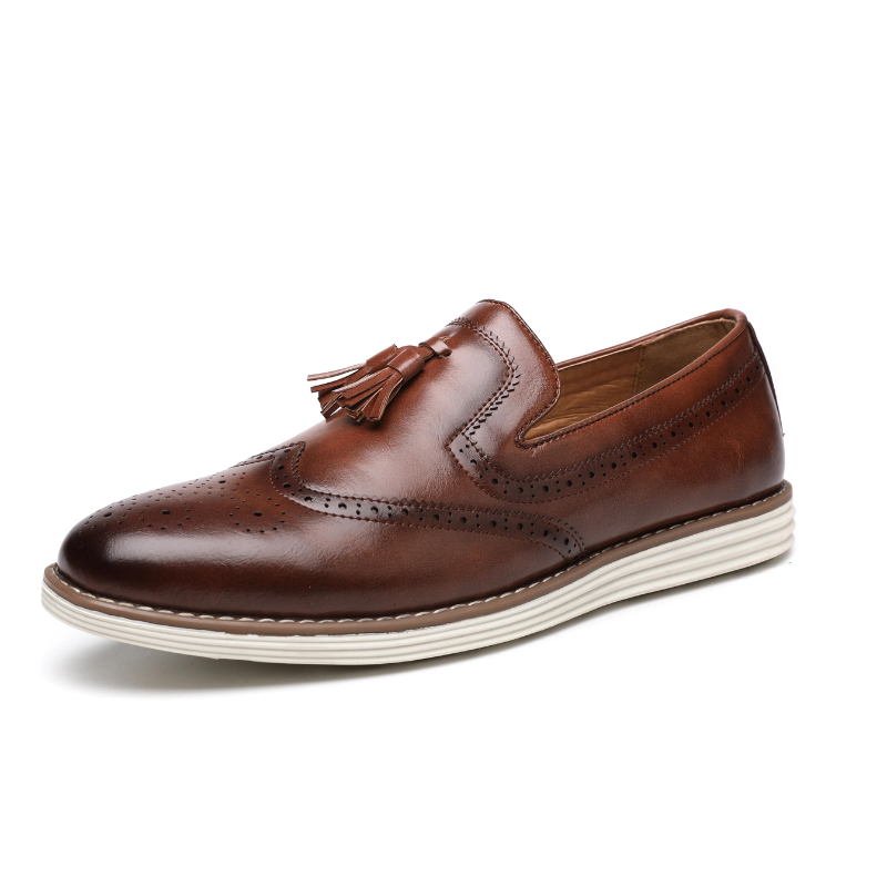 Loafer masculino em couro confortável, modelo social, ideal para uso diário.