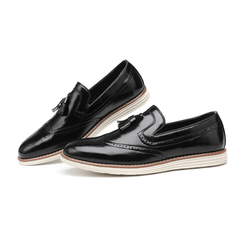 Loafer masculino em couro confortável, modelo social, ideal para uso diário.