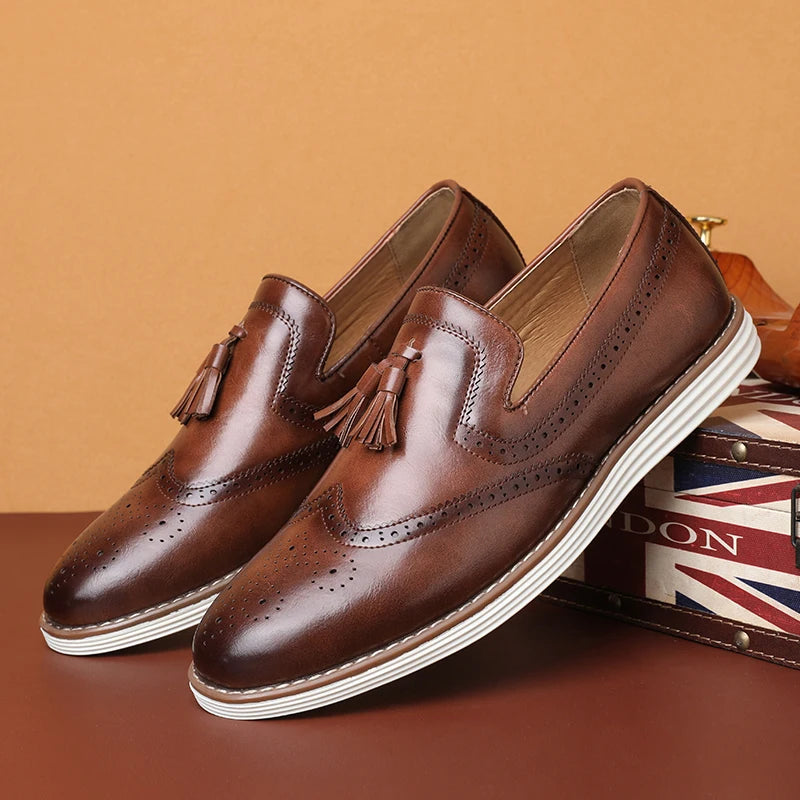 Loafer masculino em couro confortável, modelo social, ideal para uso diário.