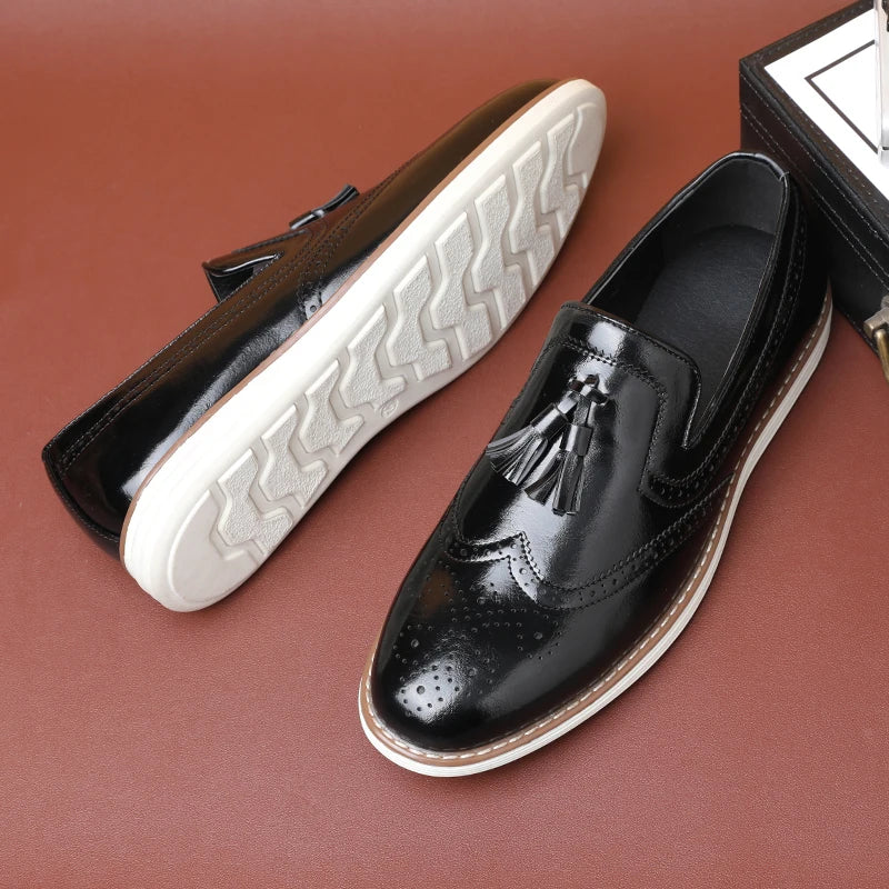 Loafer masculino em couro confortável, modelo social, ideal para uso diário.