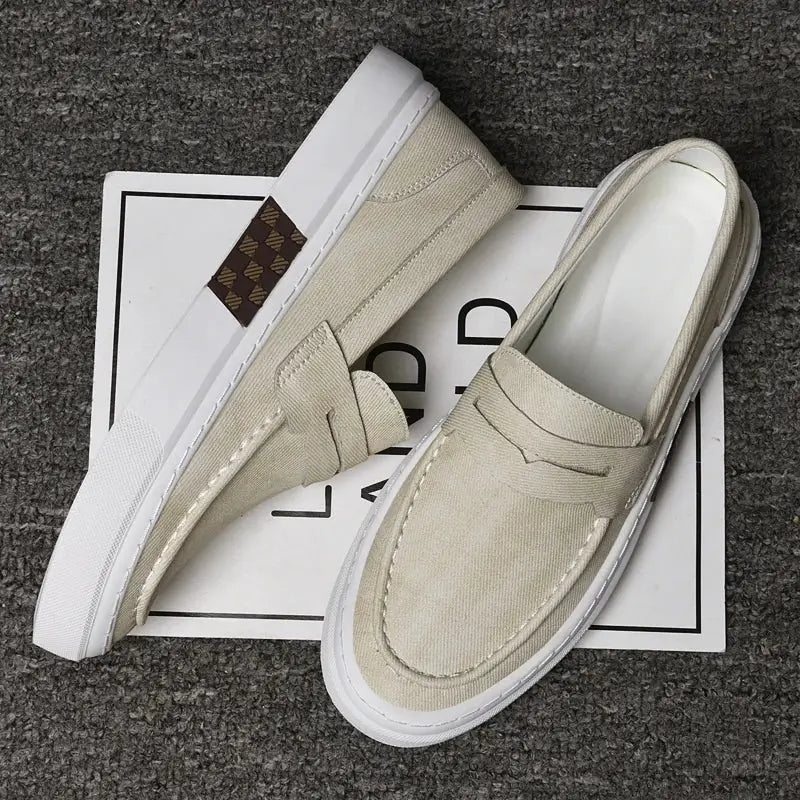 Loafer masculino em couro confortável, modelo casual, ideal para uso diário.
