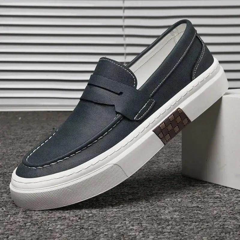Loafer masculino em couro confortável, modelo casual, ideal para uso diário.