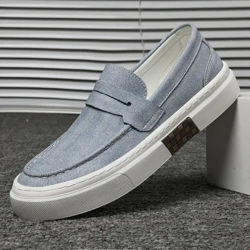 Loafer masculino em couro confortável, modelo casual, ideal para uso diário.