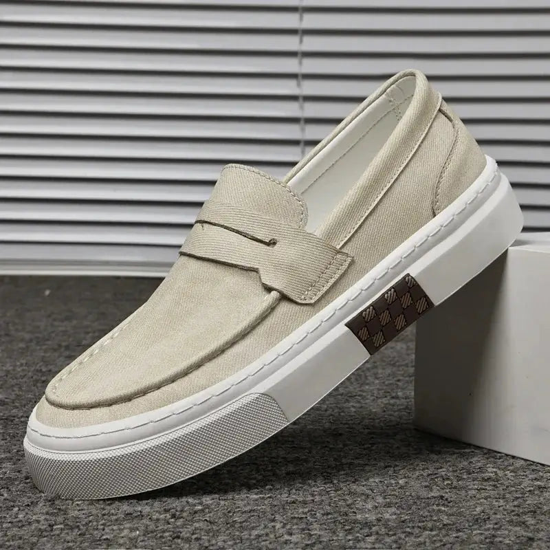 Loafer masculino em couro confortável, modelo casual, ideal para uso diário.