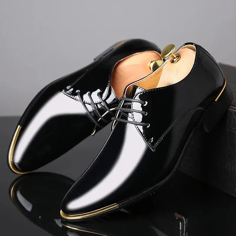 Sapato derby masculino em couro confortável, modelo social, ideal para uso diário e ocasiões especiais.