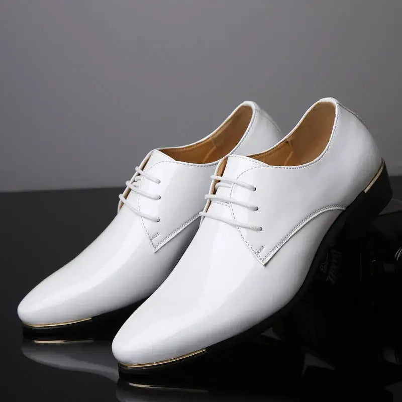 Sapato derby masculino em couro confortável, modelo social, ideal para uso diário e ocasiões especiais.