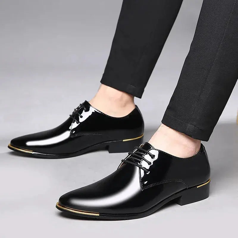 Sapato derby masculino em couro confortável, modelo social, ideal para uso diário e ocasiões especiais.