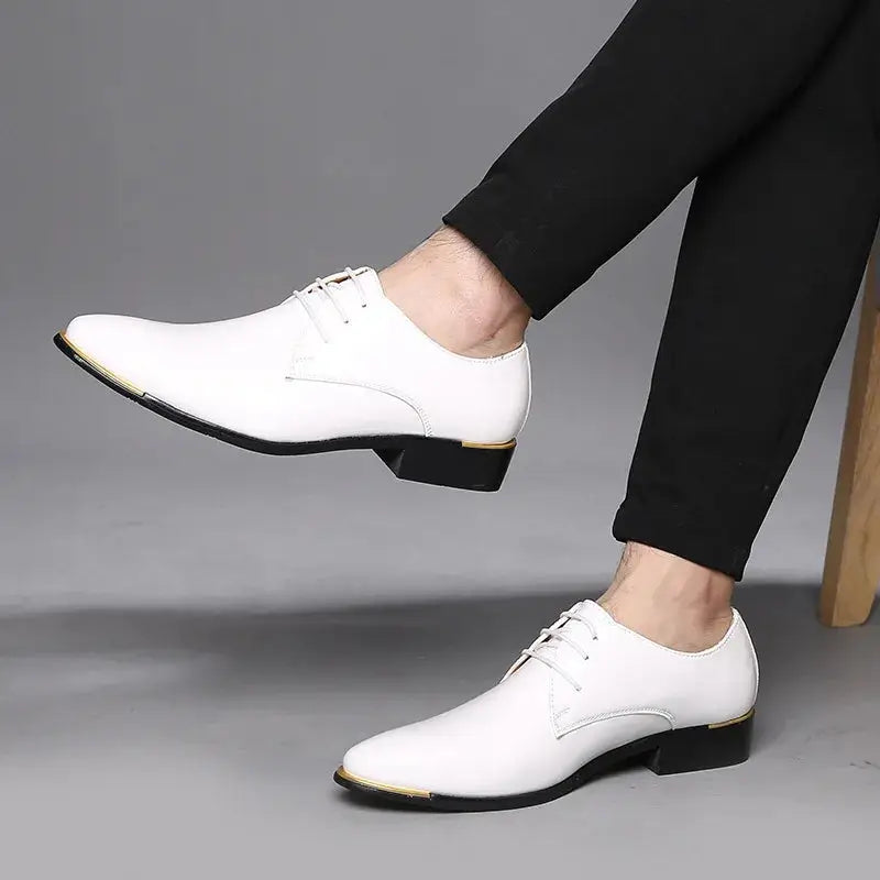 Sapato derby masculino em couro confortável, modelo social, ideal para uso diário e ocasiões especiais.