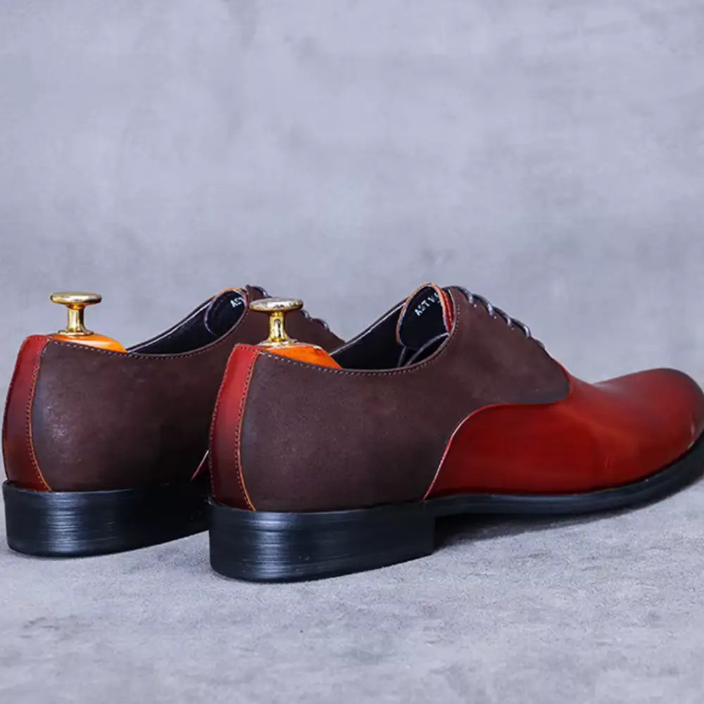 Sapato Masculino Oxford em couro confortável, modelo social, ideal para uso diário e ocasiões especiais.