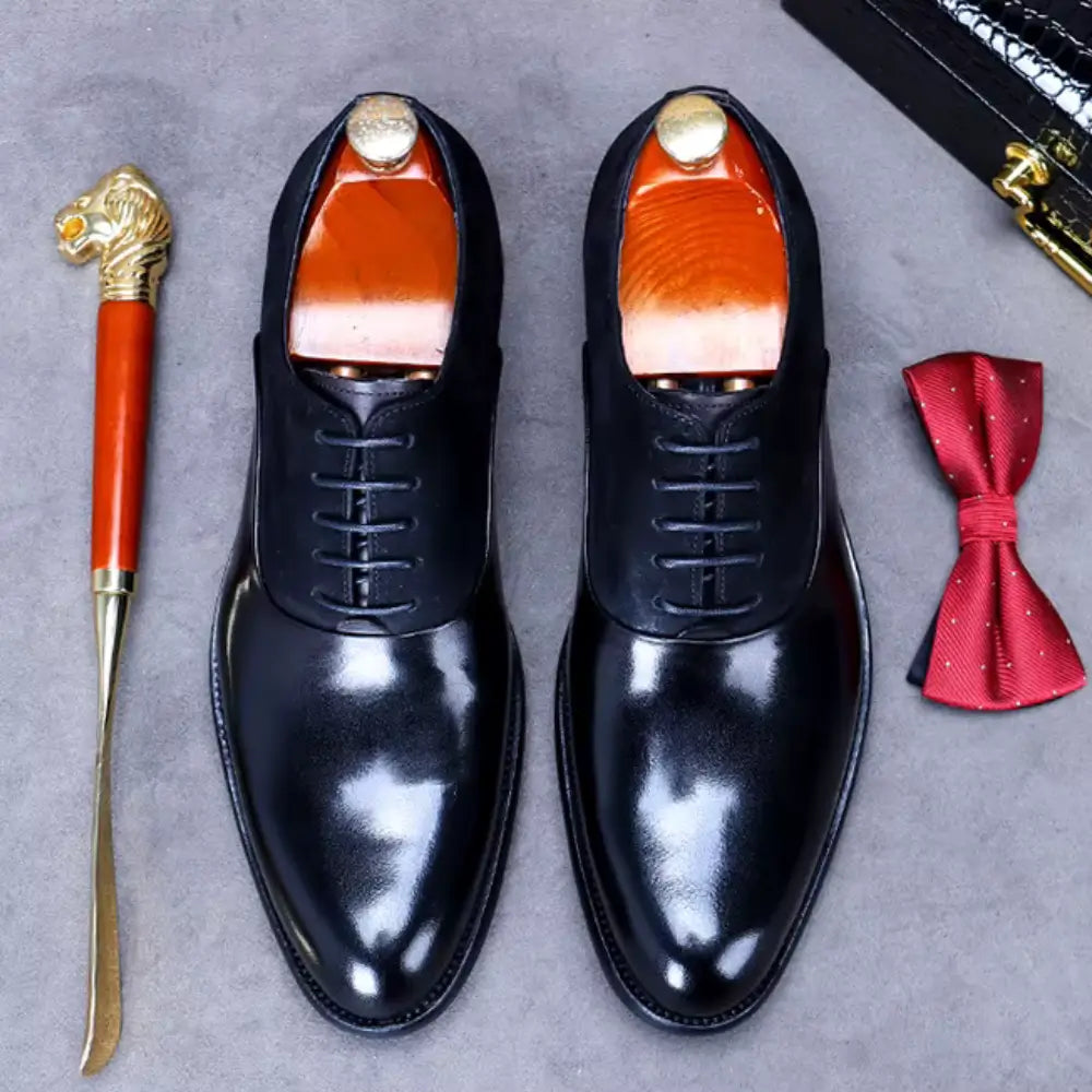 Sapato Masculino Oxford em couro confortável, modelo social, ideal para uso diário e ocasiões especiais.