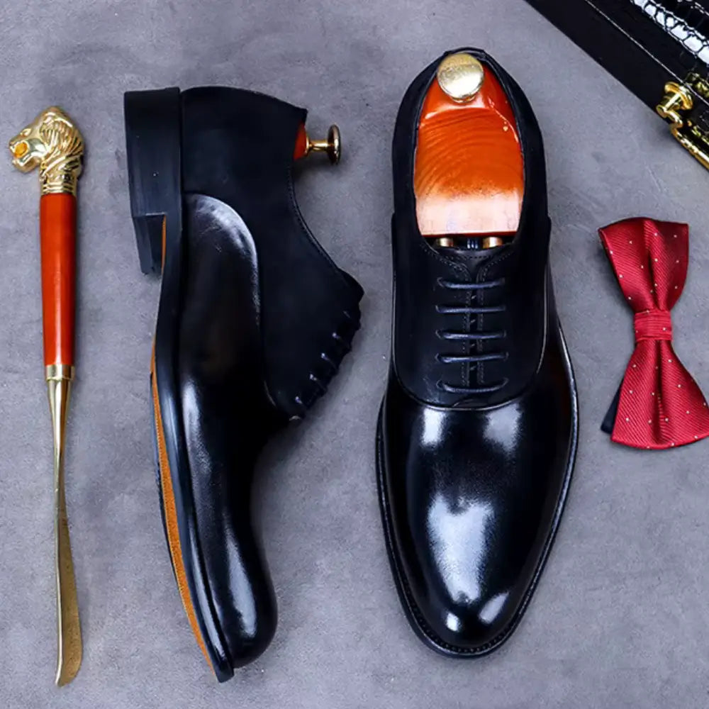 Sapato Masculino Oxford em couro confortável, modelo social, ideal para uso diário e ocasiões especiais.