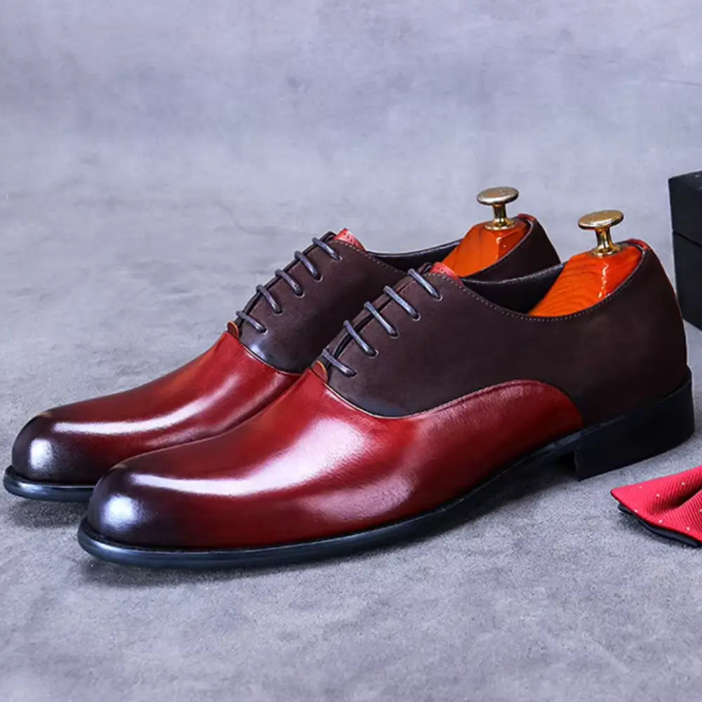 Sapato Masculino Oxford em couro confortável, modelo social, ideal para uso diário e ocasiões especiais.