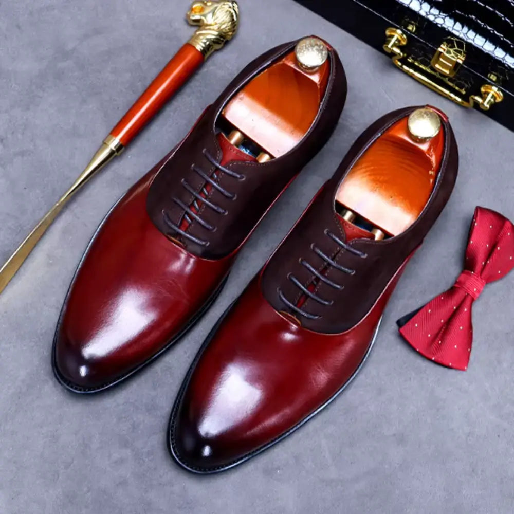 Sapato Masculino Oxford em couro confortável, modelo social, ideal para uso diário e ocasiões especiais.