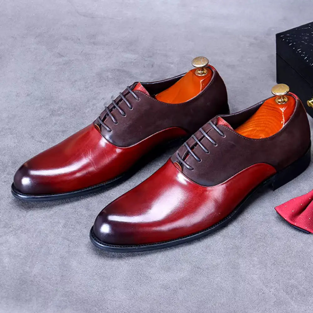 Sapato Masculino Oxford em couro confortável, modelo social, ideal para uso diário e ocasiões especiais.