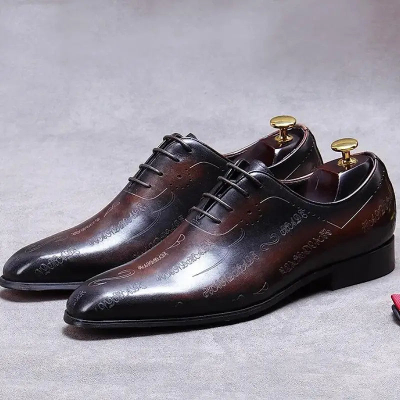 Sapato Masculino Oxford em couro confortável, modelo social, ideal para uso diário e ocasiões especiais.