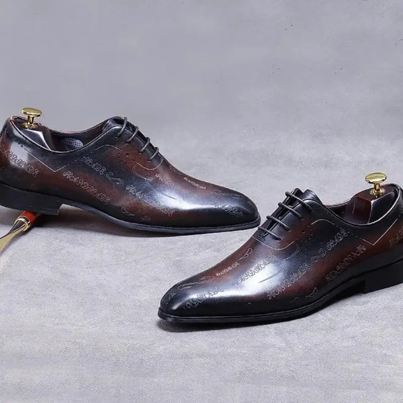 Sapato Masculino Oxford em couro confortável, modelo social, ideal para uso diário e ocasiões especiais.
