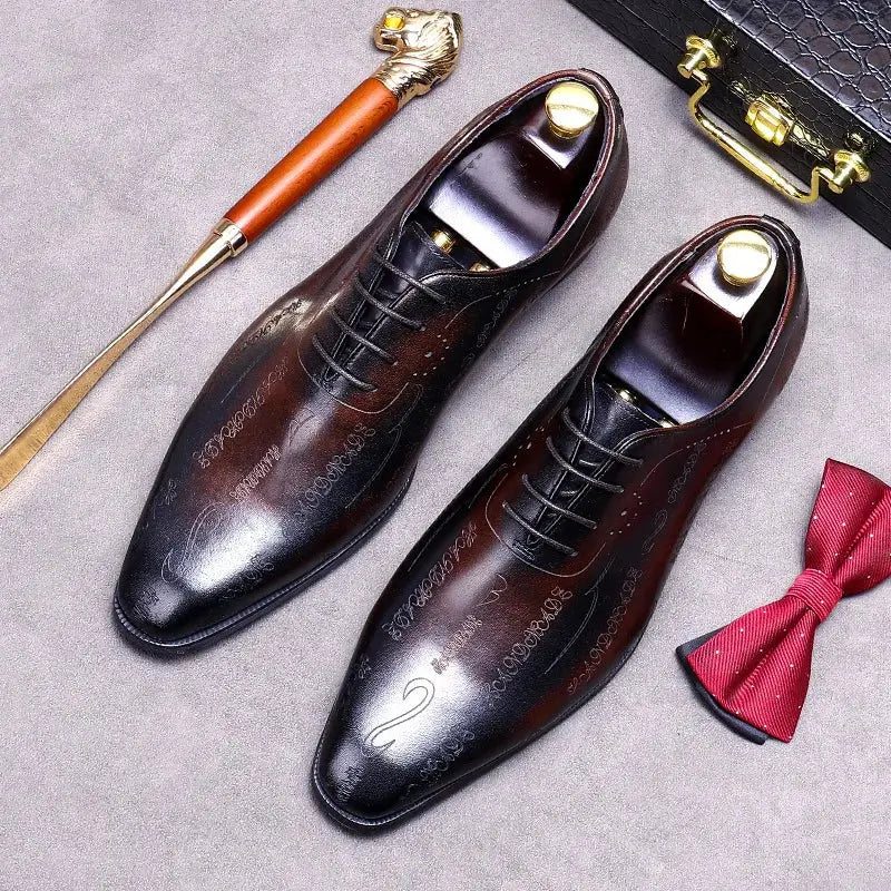Sapato Masculino Oxford em couro confortável, modelo social, ideal para uso diário e ocasiões especiais.