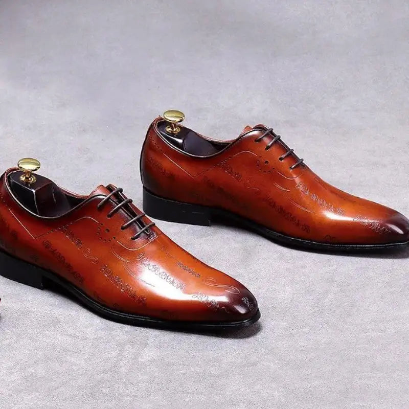 Sapato Masculino Oxford em couro confortável, modelo social, ideal para uso diário e ocasiões especiais.