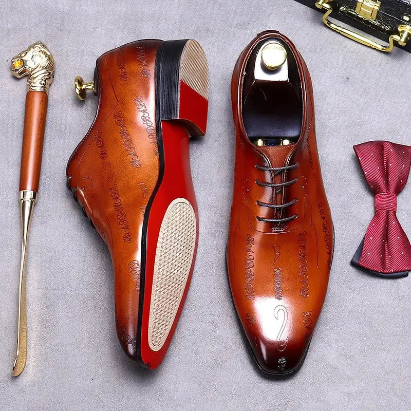 Sapato Masculino Oxford em couro confortável, modelo social, ideal para uso diário e ocasiões especiais.