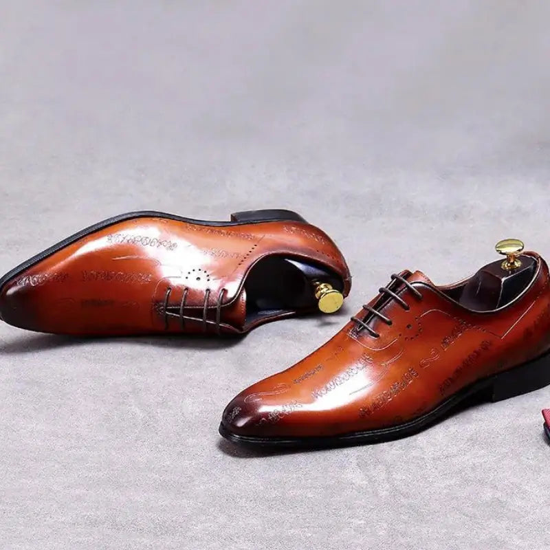Sapato Masculino Oxford em couro confortável, modelo social, ideal para uso diário e ocasiões especiais.