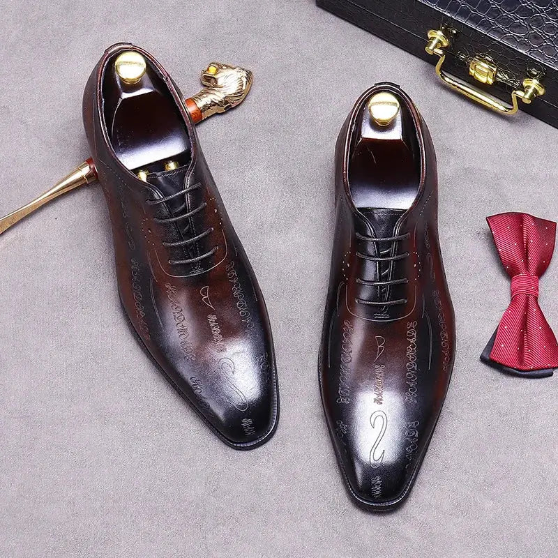 Sapato Masculino Oxford em couro confortável, modelo social, ideal para uso diário e ocasiões especiais.