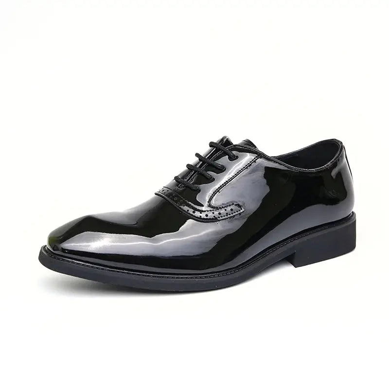 Sapato Masculino Oxford em couro confortável, modelo social, ideal para uso diário e ocasiões especiais.