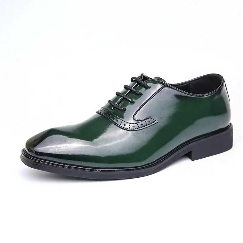 Sapato Masculino Oxford em couro confortável, modelo social, ideal para uso diário e ocasiões especiais.
