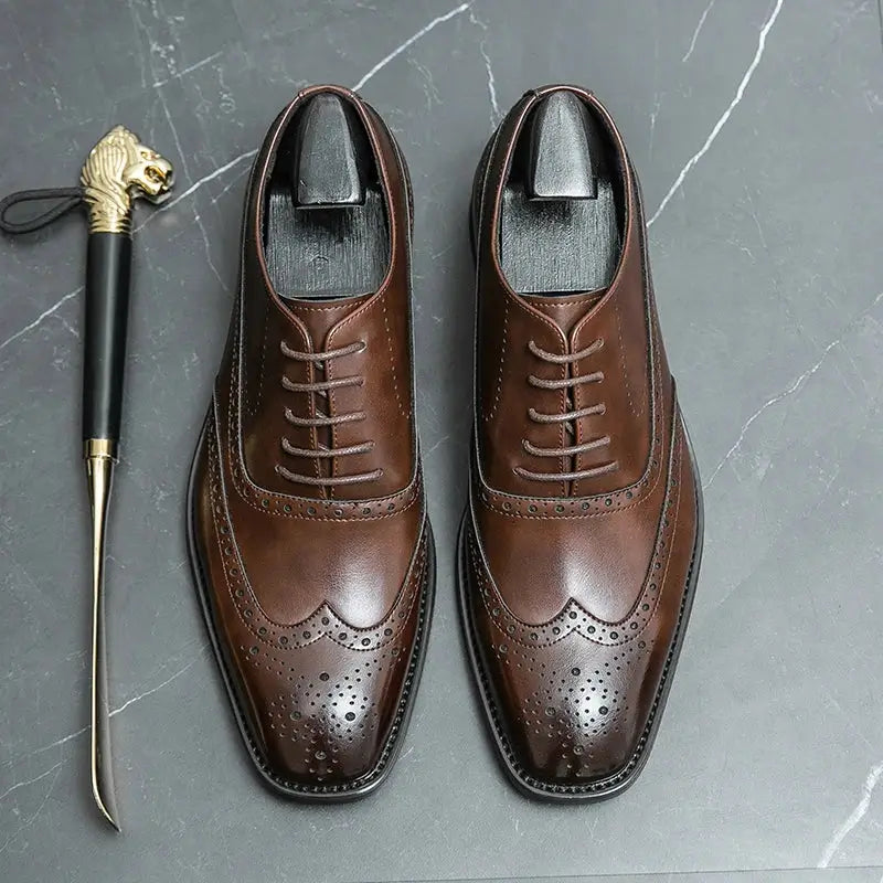 Sapato Masculino Oxford em couro confortável, modelo social, ideal para uso diário e ocasiões especiais.