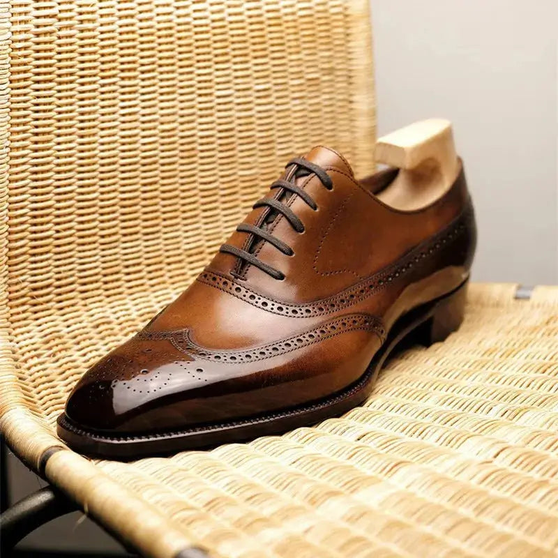 Sapato Masculino Oxford em couro confortável, modelo social, ideal para uso diário e ocasiões especiais.