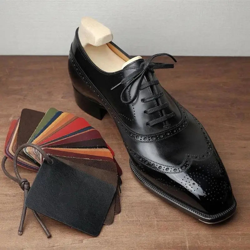 Sapato Masculino Oxford em couro confortável, modelo social, ideal para uso diário e ocasiões especiais.