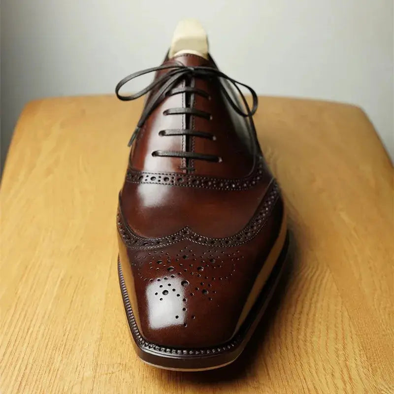 Sapato Masculino Oxford em couro confortável, modelo social, ideal para uso diário e ocasiões especiais.