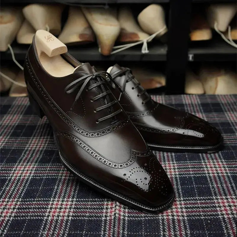 Sapato Masculino Oxford em couro confortável, modelo social, ideal para uso diário e ocasiões especiais.