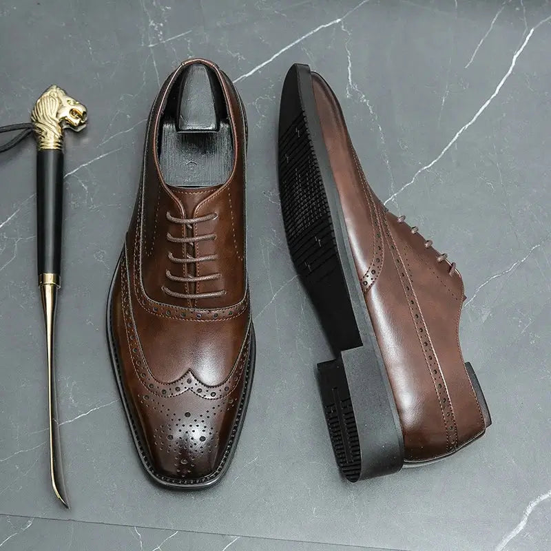 Sapato Masculino Oxford em couro confortável, modelo social, ideal para uso diário e ocasiões especiais.